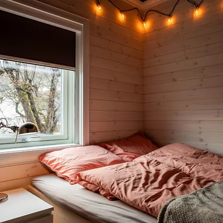 Huset Pa Plassen סוגנדל