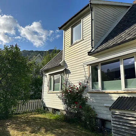 Appartement Huset Pa Plassen Sogndal