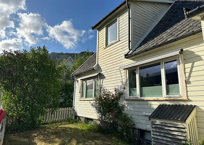 Appartement Huset Pa Plassen Sogndal